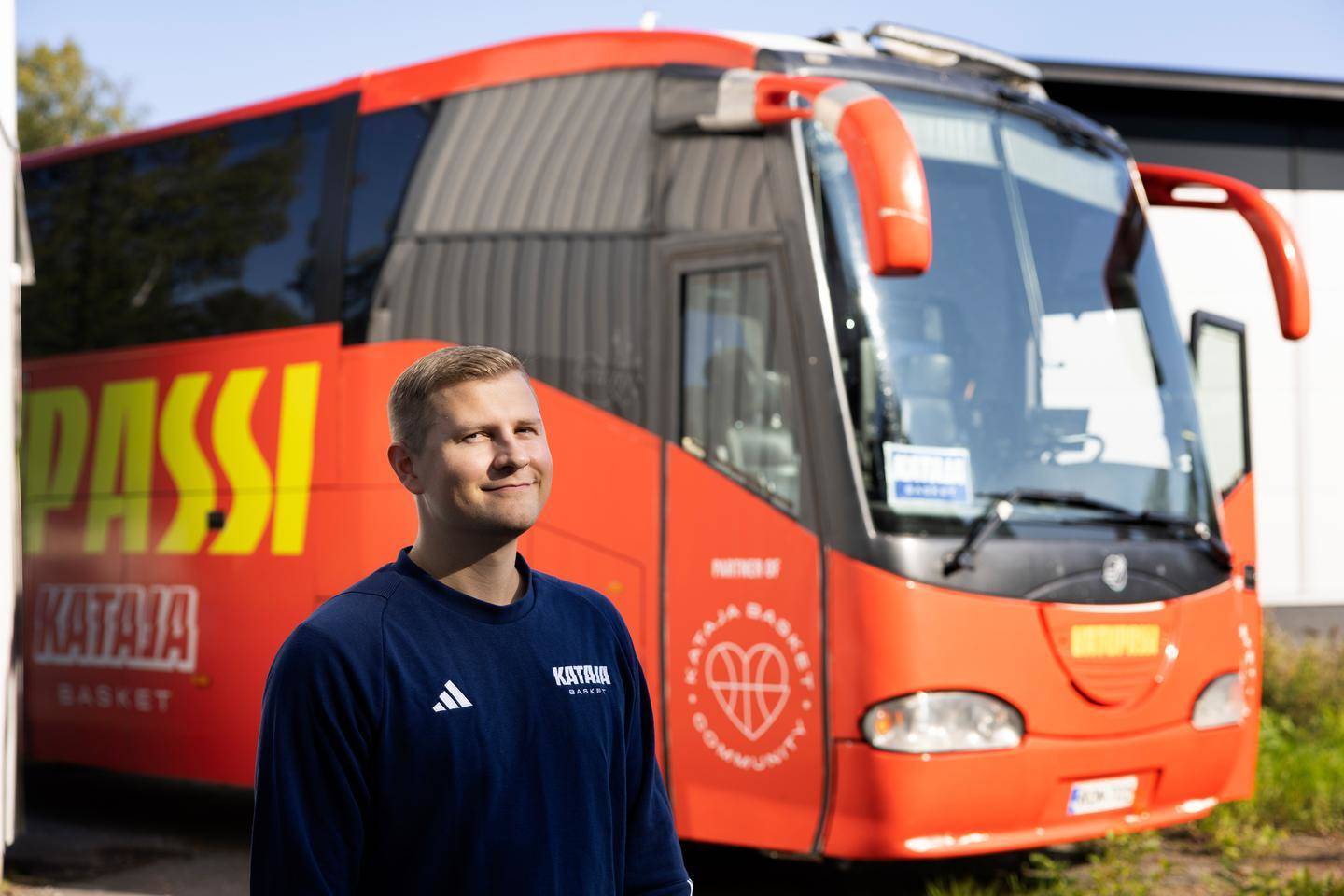 Charter Bus Service for 30 Passengers – Comfortable and Convenient